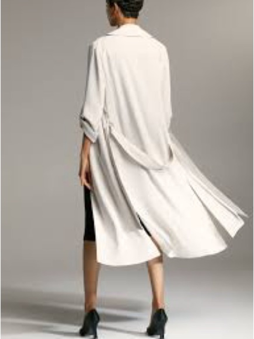 Aritzia Babaton Kahlo long Robe with belt in Bone color xxs